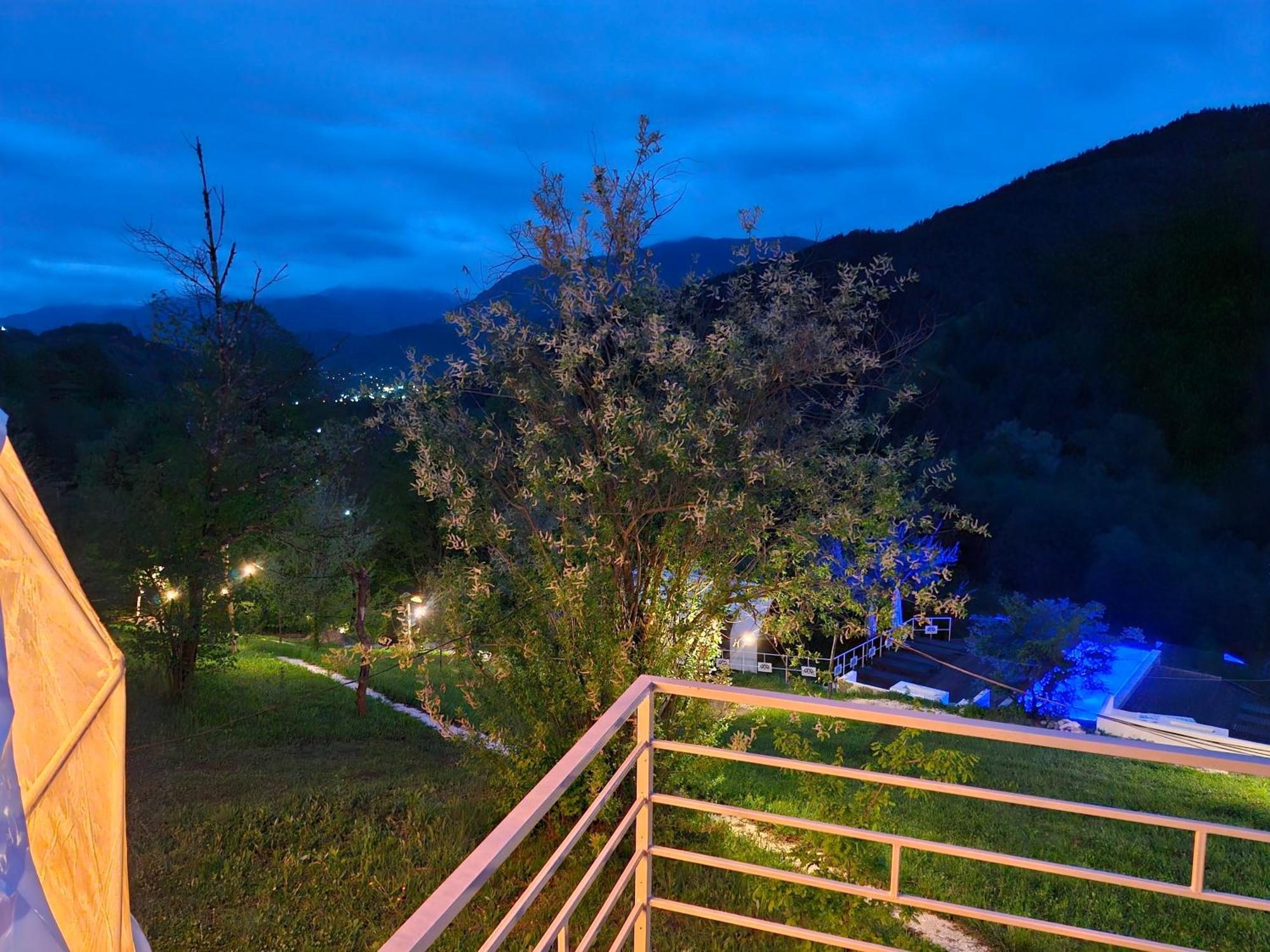 Glamping Georgia Krikhi Hotel Ambrolauri Ngoại thất bức ảnh